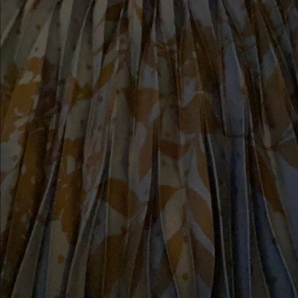 BRAND NEW ❤️ H&M Pleaded Skirt - Picture 3 of 3